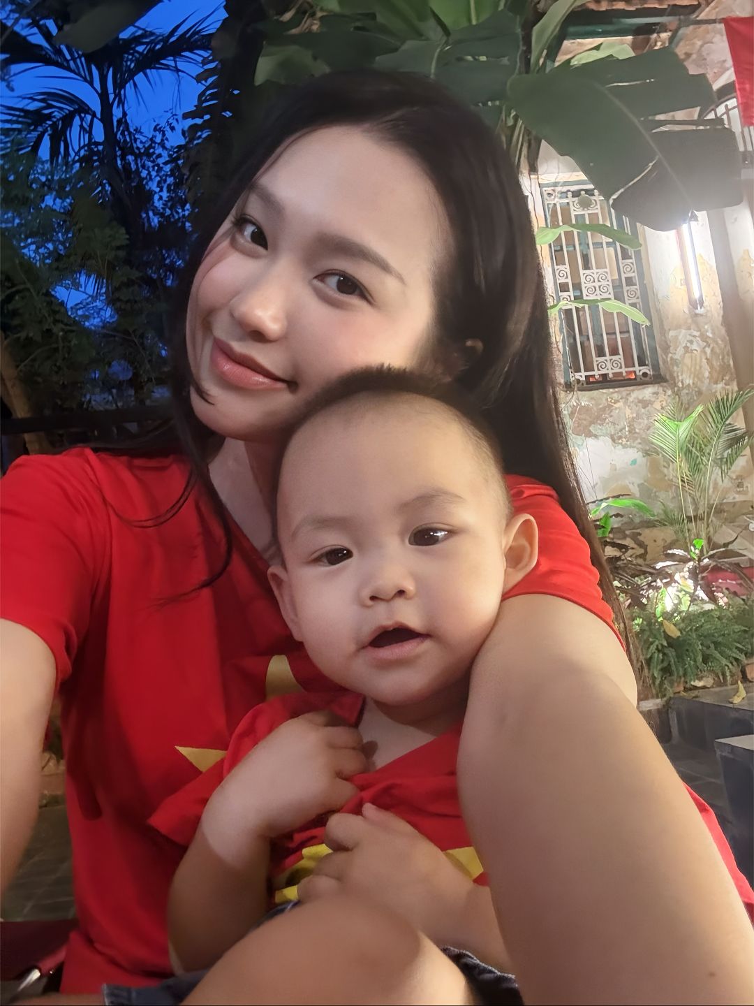 Doãn Hải My cùng Văn Hậu chiếm spotlight trên SVĐ, ảnh Doãn Hải My cùng Văn Hậu chiếm spotlight trên SVĐ, ảnh