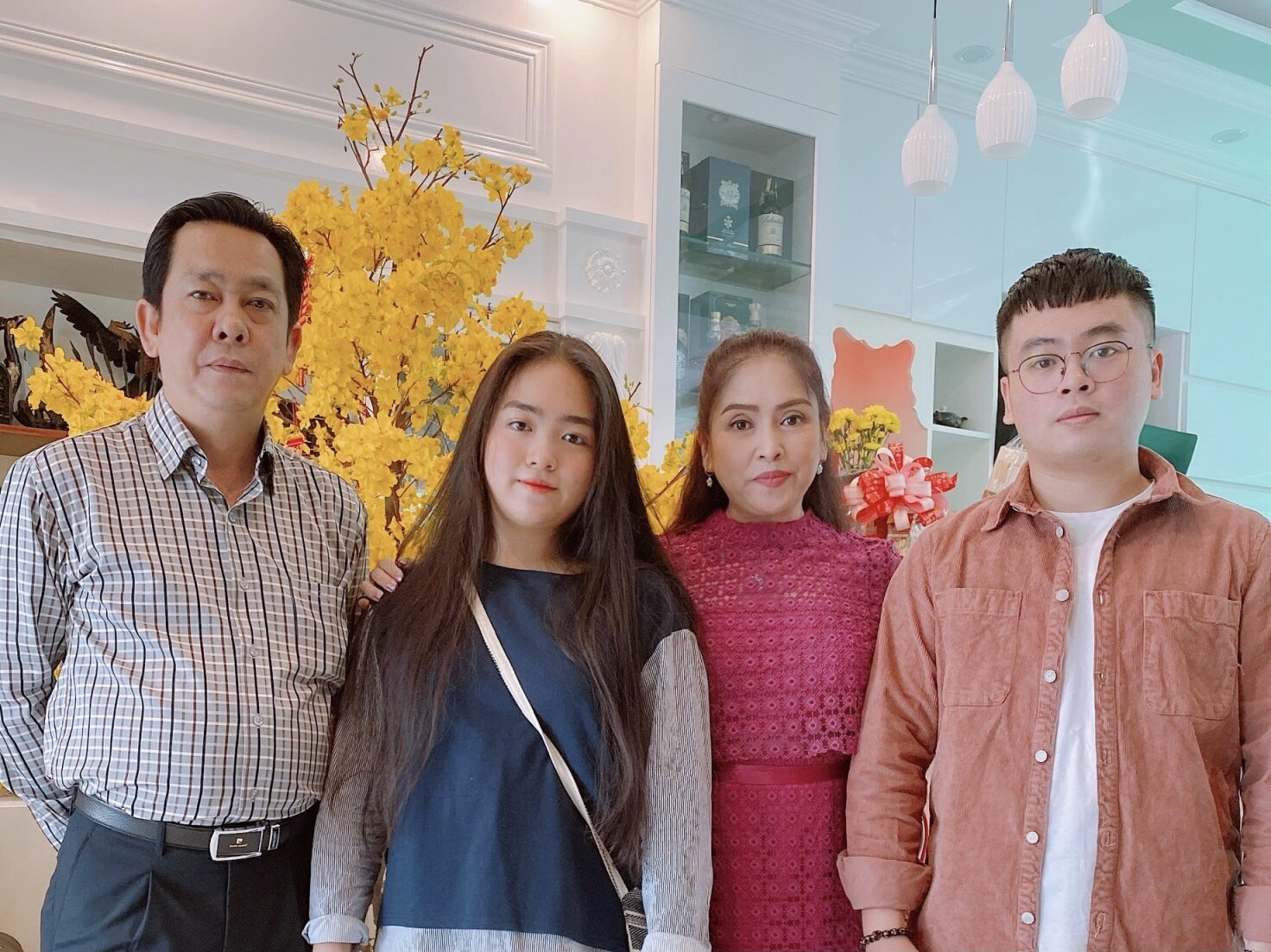 Nữ NSƯT sở hữu nhà mặt tiền vài chục tỷ đồng ở Quận 7, nhiều tài tử theo đuổi nhưng cưới chồng kém tiếng- Ảnh 3. Nữ NSƯT sở hữu nhà mặt tiền vài chục tỷ đồng ở Quận 7, nhiều tài tử theo đuổi nhưng cưới chồng kém tiếng- Ảnh 3.