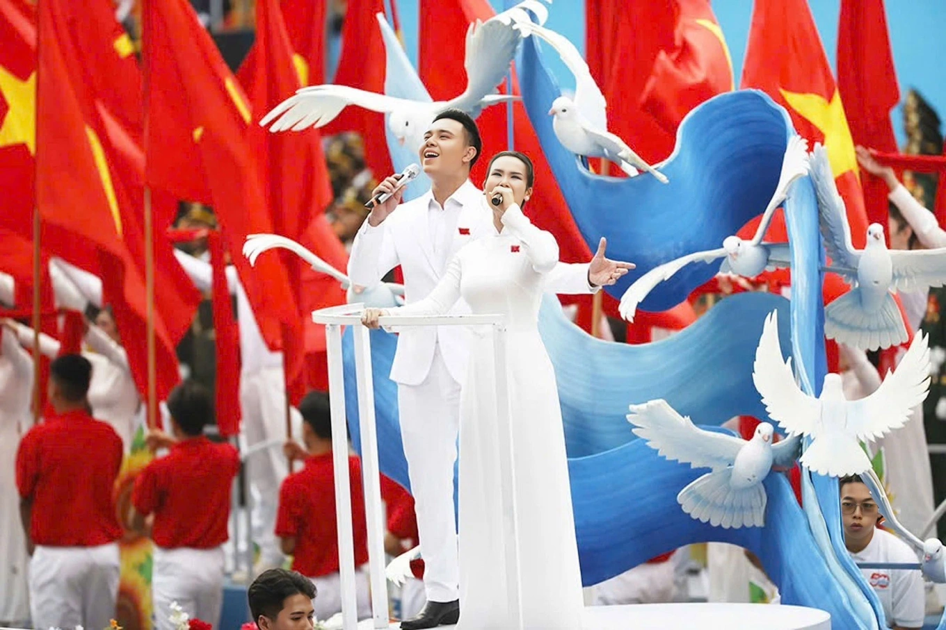 Toàn cảnh tranh cãi xoay quanh ca khúc 3 tỷ view hot nhất dịp 30/4, nhạc sĩ phải lên tiếng xin lỗi- Ảnh 2.