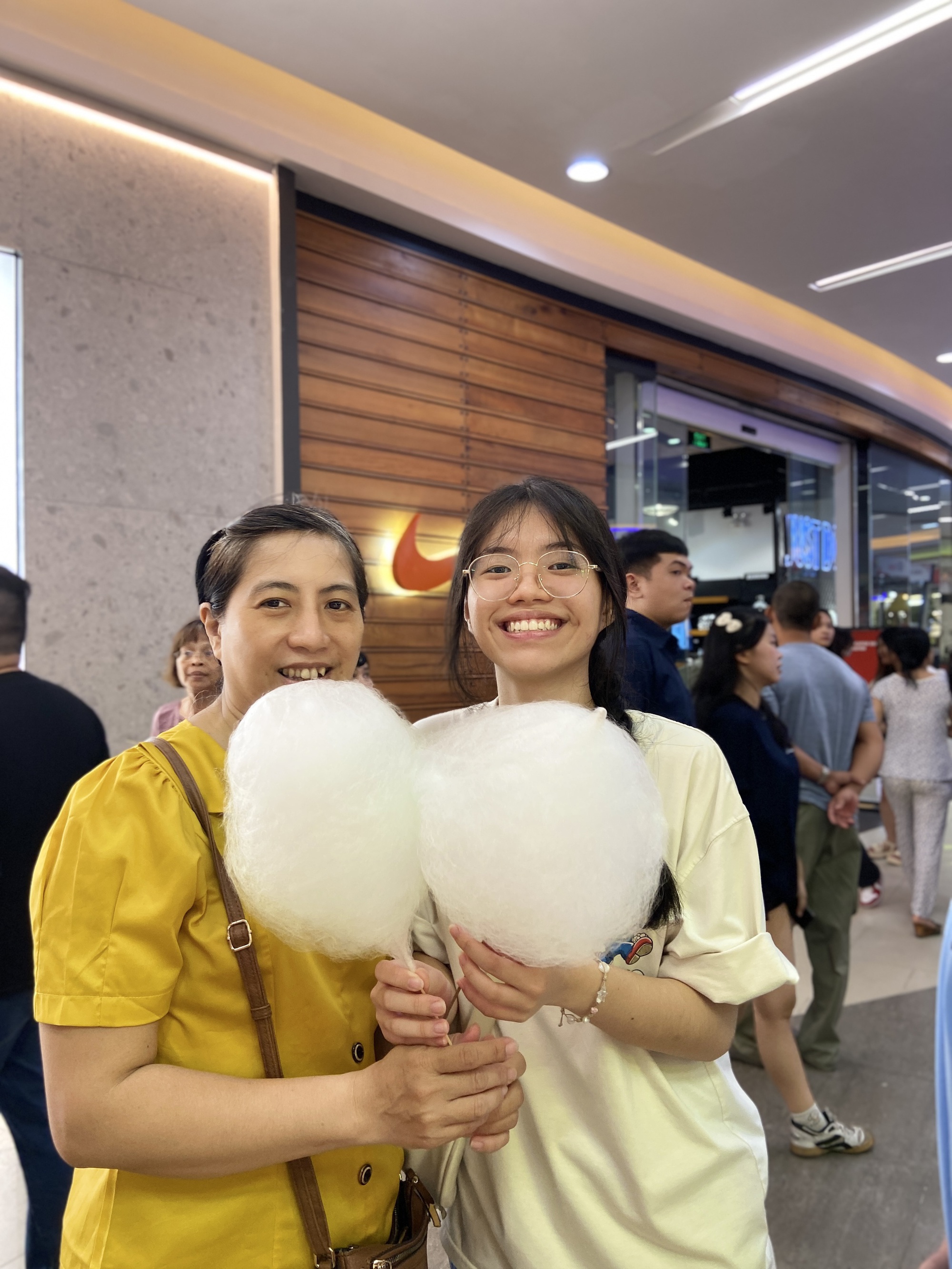 Cảnh tượng khác hoàn toàn tại Vạn Hạnh Mall mấy ngày nay: Dòng người xếp hàng dài, liên tục khen ngợi 1 điều- Ảnh 3.