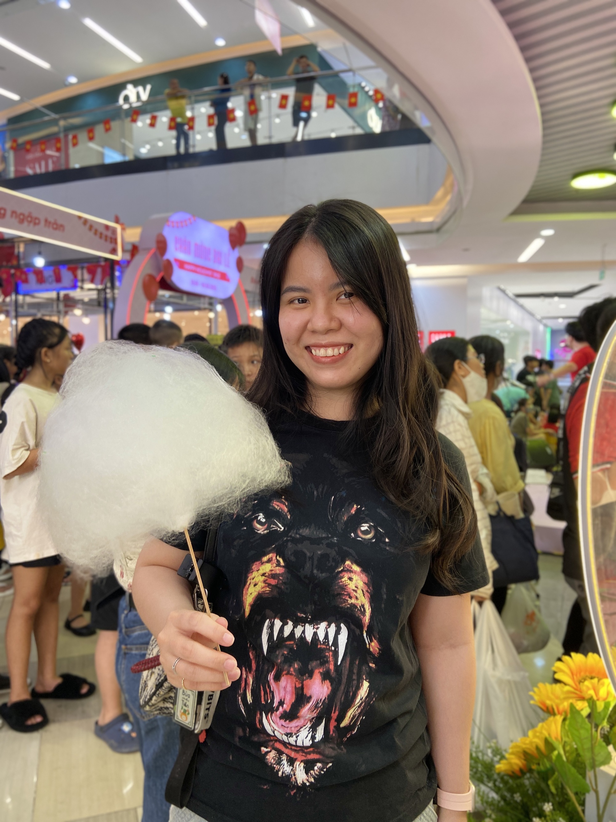 Cảnh tượng khác hoàn toàn tại Vạn Hạnh Mall mấy ngày nay: Dòng người xếp hàng dài, liên tục khen ngợi 1 điều- Ảnh 4.