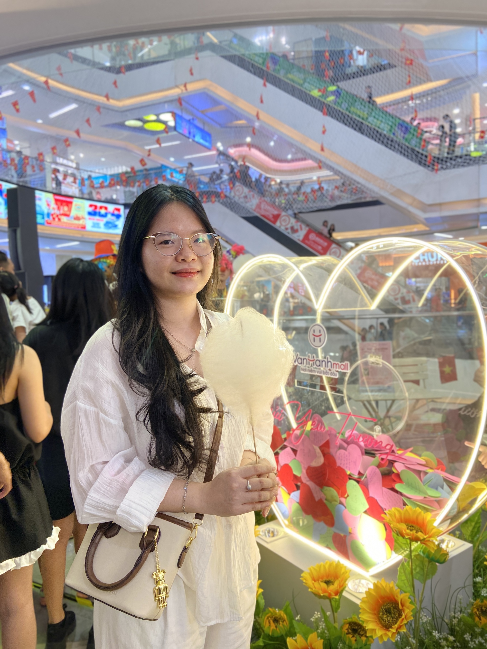 Cảnh tượng khác hoàn toàn tại Vạn Hạnh Mall mấy ngày nay: Dòng người xếp hàng dài, liên tục khen ngợi 1 điều- Ảnh 5.