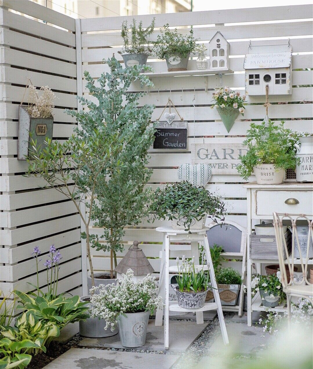 Ngỡ như lạc vào xứ sở thần tiên với khu vườn sân thượng 20m², nơi mọi góc nhỏ đều đầy sắc màu và sự sống- Ảnh 14. Ngỡ như lạc vào xứ sở thần tiên với khu vườn sân thượng 20m², nơi mọi góc nhỏ đều đầy sắc màu và sự sống- Ảnh 14.