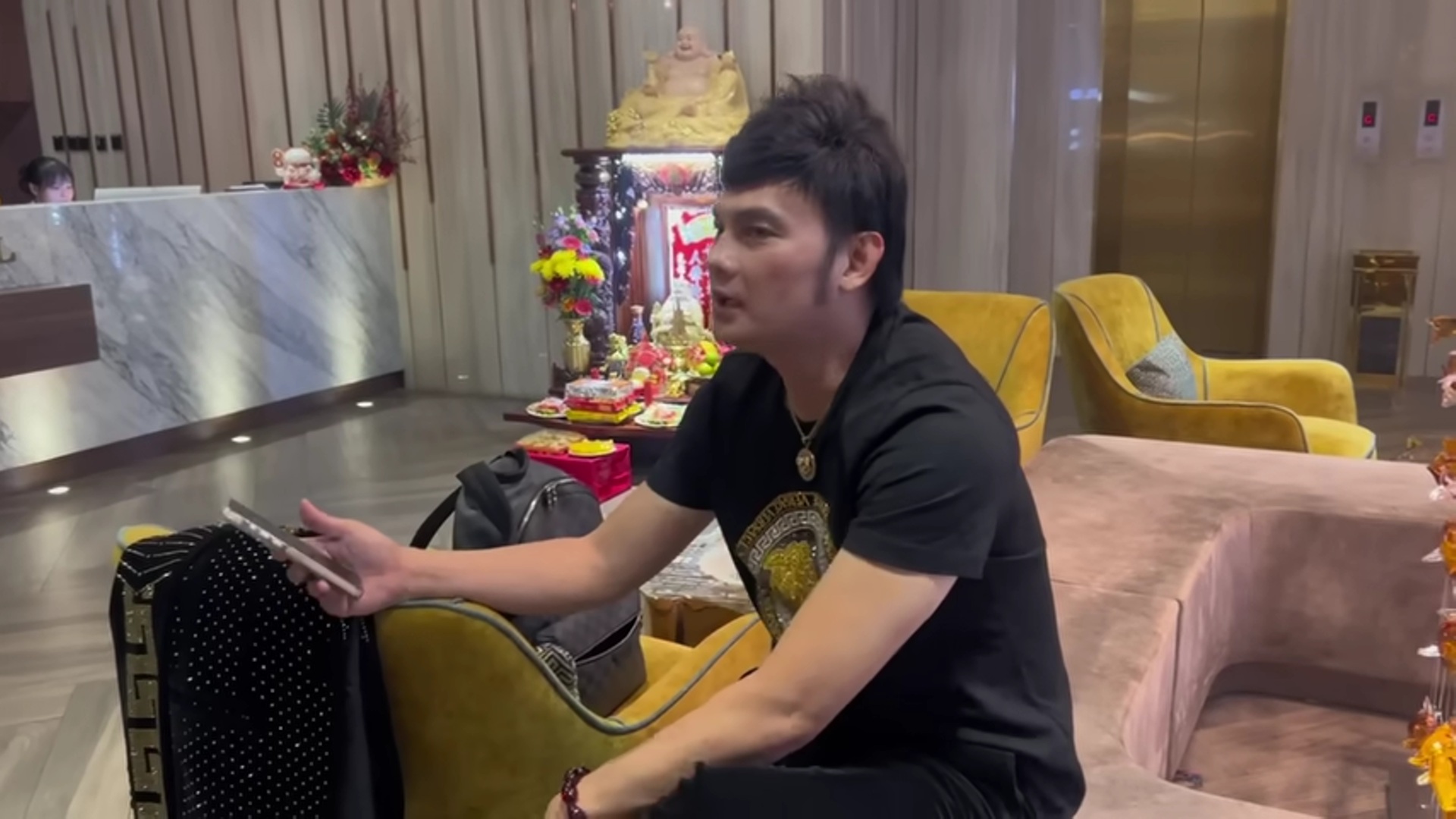 Nam nghệ sĩ ở Mỹ nhưng phấn đấu được phong NSND: "Tháng 5 tôi kín lịch diễn ở Mỹ, tháng 6 đi Úc diễn"- Ảnh 1. Nam nghệ sĩ ở Mỹ nhưng phấn đấu được phong NSND: "Tháng 5 tôi kín lịch diễn ở Mỹ, tháng 6 đi Úc diễn"- Ảnh 1.