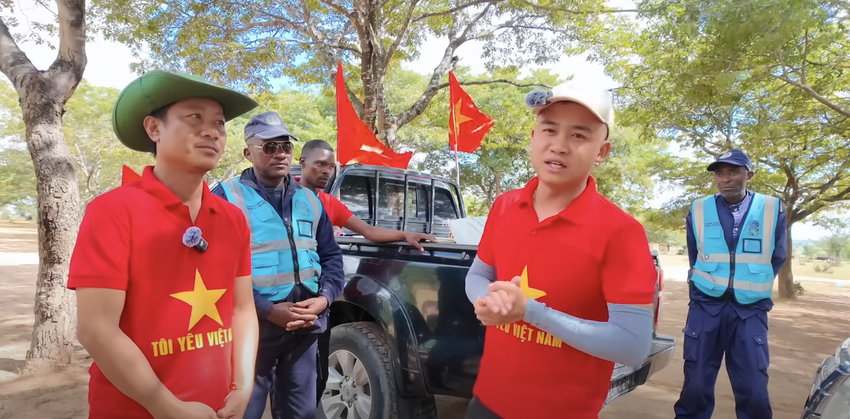 Thay đổi trong team Quang Linh Vlogs gây tranh cãi, người khởi xướng phải làm gấp 1 việc xoa dịu?- Ảnh 2. Thay đổi trong team Quang Linh Vlogs gây tranh cãi, người khởi xướng phải làm gấp 1 việc xoa dịu?- Ảnh 2.