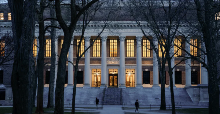 Ông Trump thu hồi quy chế miễn thuế cho Đại học Harvard- Ảnh 1. Ông Trump thu hồi quy chế miễn thuế cho Đại học Harvard- Ảnh 1.
