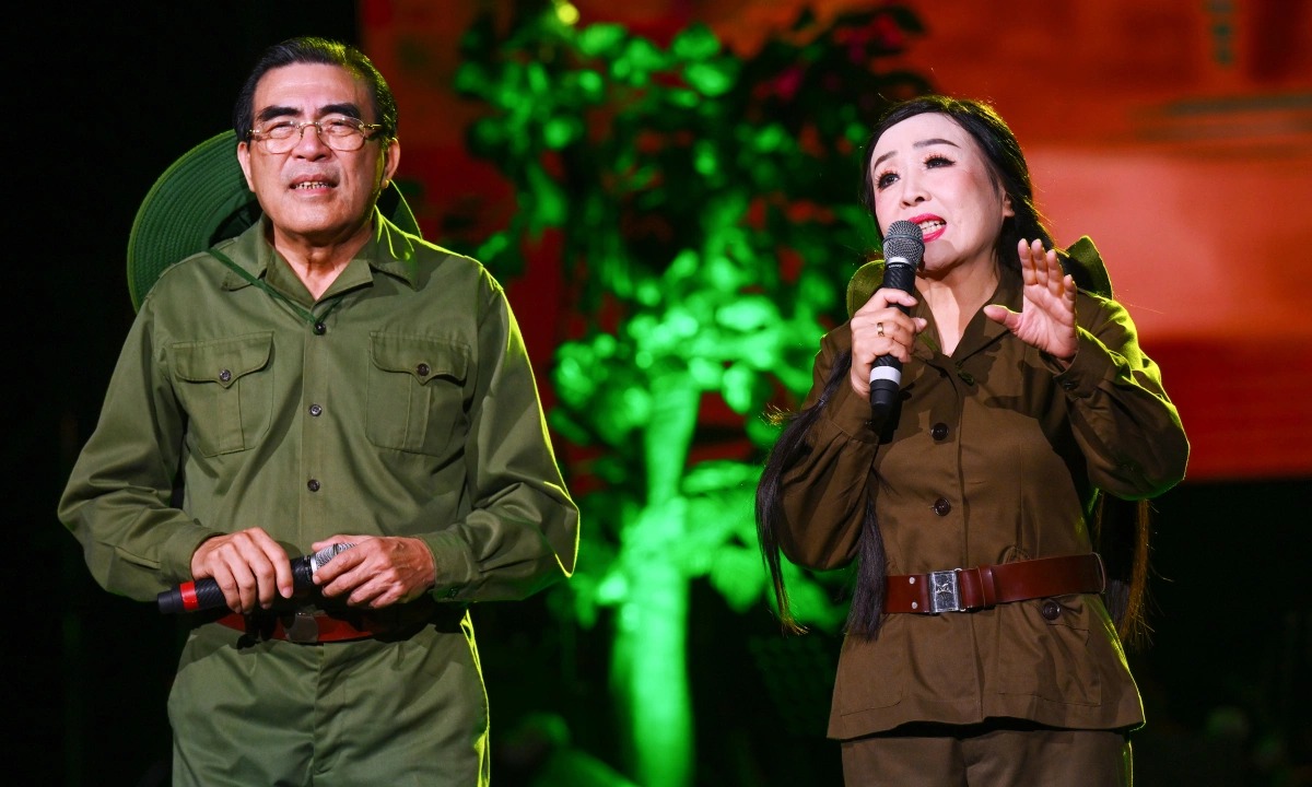 Nữ NSND đầu tiên hát Bài ca thống nhất lịch sử, đứng ra bảo vệ Long Nhật vì một điều- Ảnh 2. Nữ NSND đầu tiên hát Bài ca thống nhất lịch sử, đứng ra bảo vệ Long Nhật vì một điều- Ảnh 2.