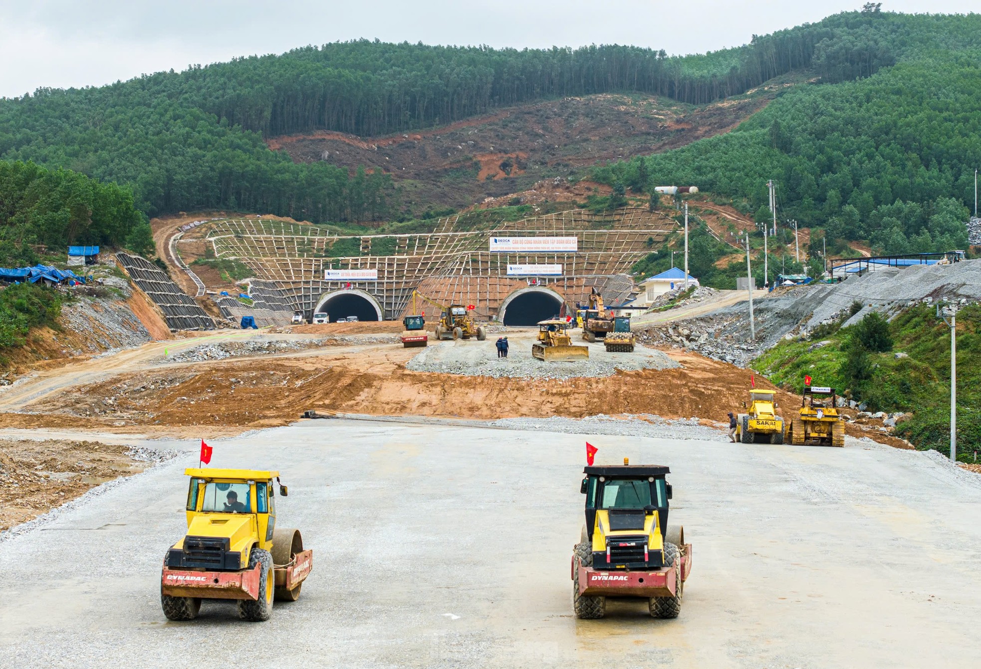 Thi công xuyên lễ trên đại công trường cao tốc Bắc Nam- Ảnh 8. Thi công xuyên lễ trên đại công trường cao tốc Bắc Nam- Ảnh 8.