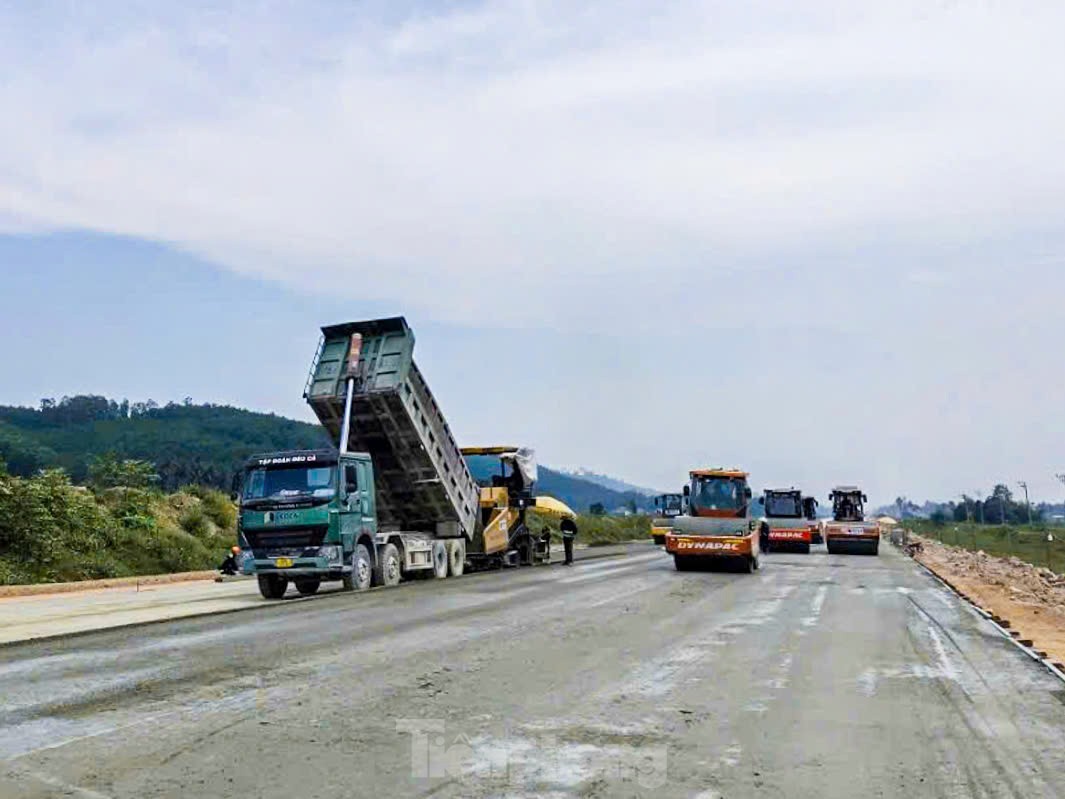Thi công xuyên lễ trên đại công trường cao tốc Bắc Nam- Ảnh 17. Thi công xuyên lễ trên đại công trường cao tốc Bắc Nam- Ảnh 17.