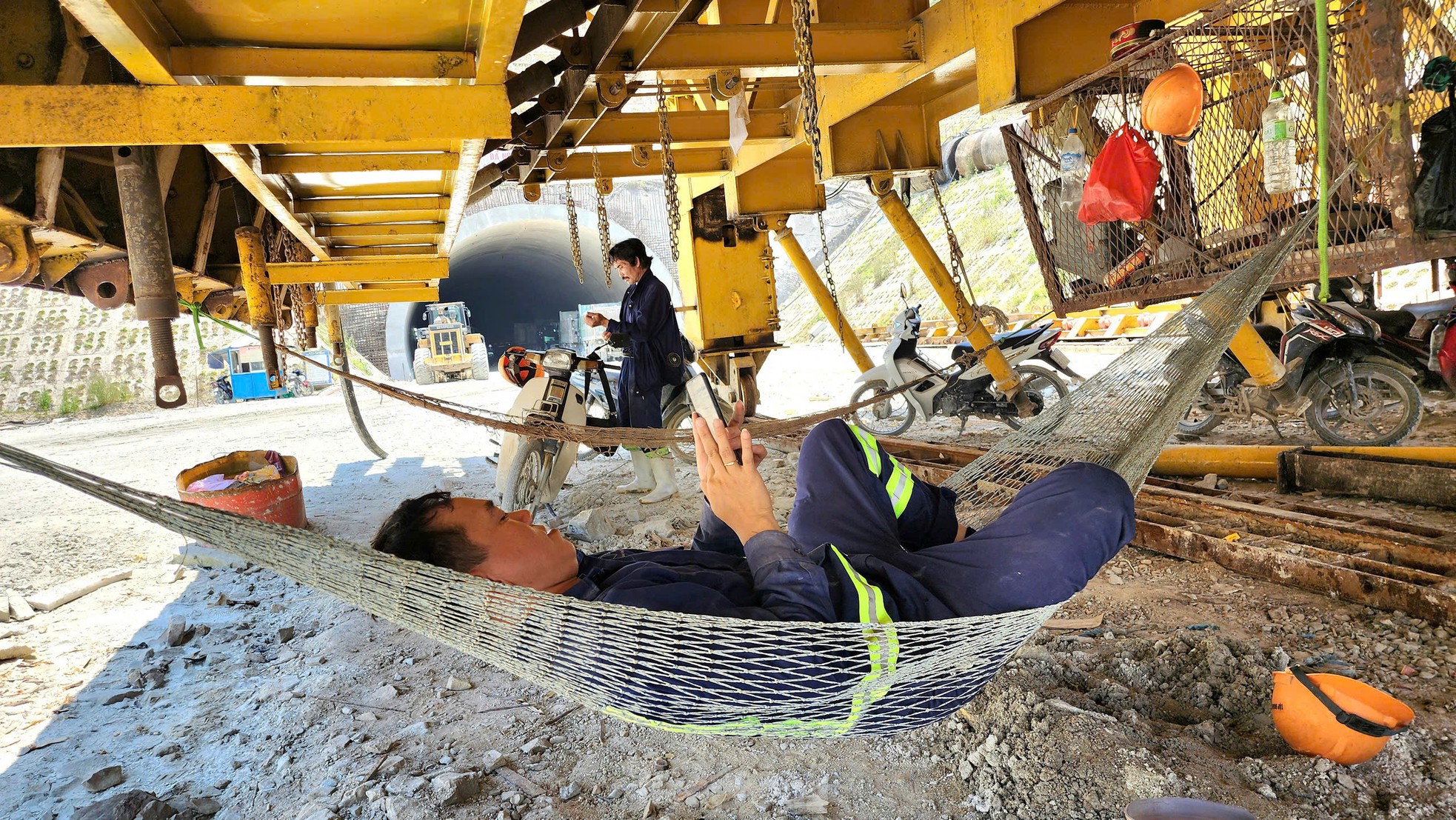 Thi công xuyên lễ trên đại công trường cao tốc Bắc Nam- Ảnh 7. Thi công xuyên lễ trên đại công trường cao tốc Bắc Nam- Ảnh 7.