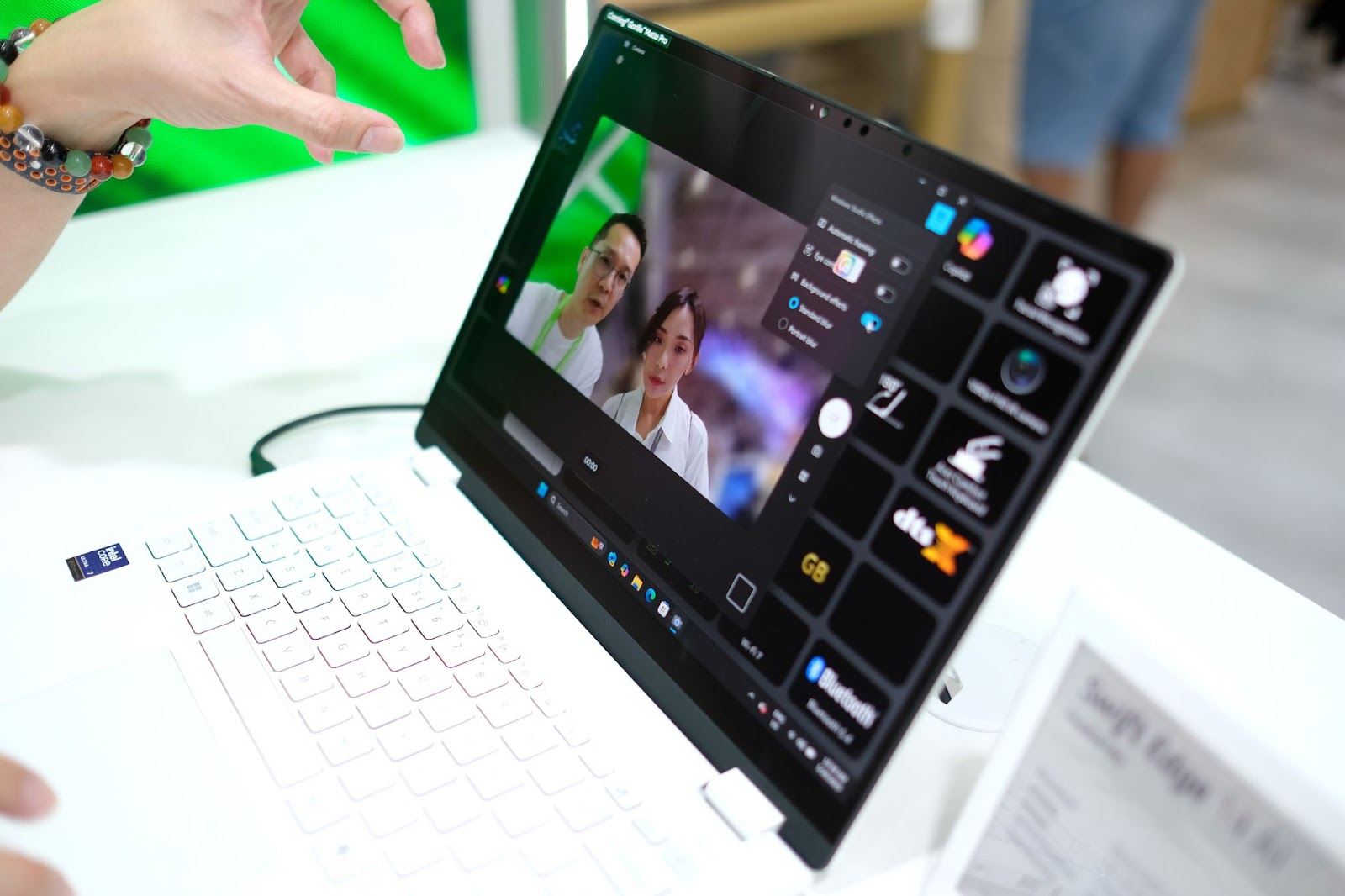 Acer trình làng loạt laptop mỏng nhẹ, tích hợp AI xịn sò tại Computex 2025- Ảnh 3. Acer trình làng loạt laptop mỏng nhẹ, tích hợp AI xịn sò tại Computex 2025- Ảnh 3.