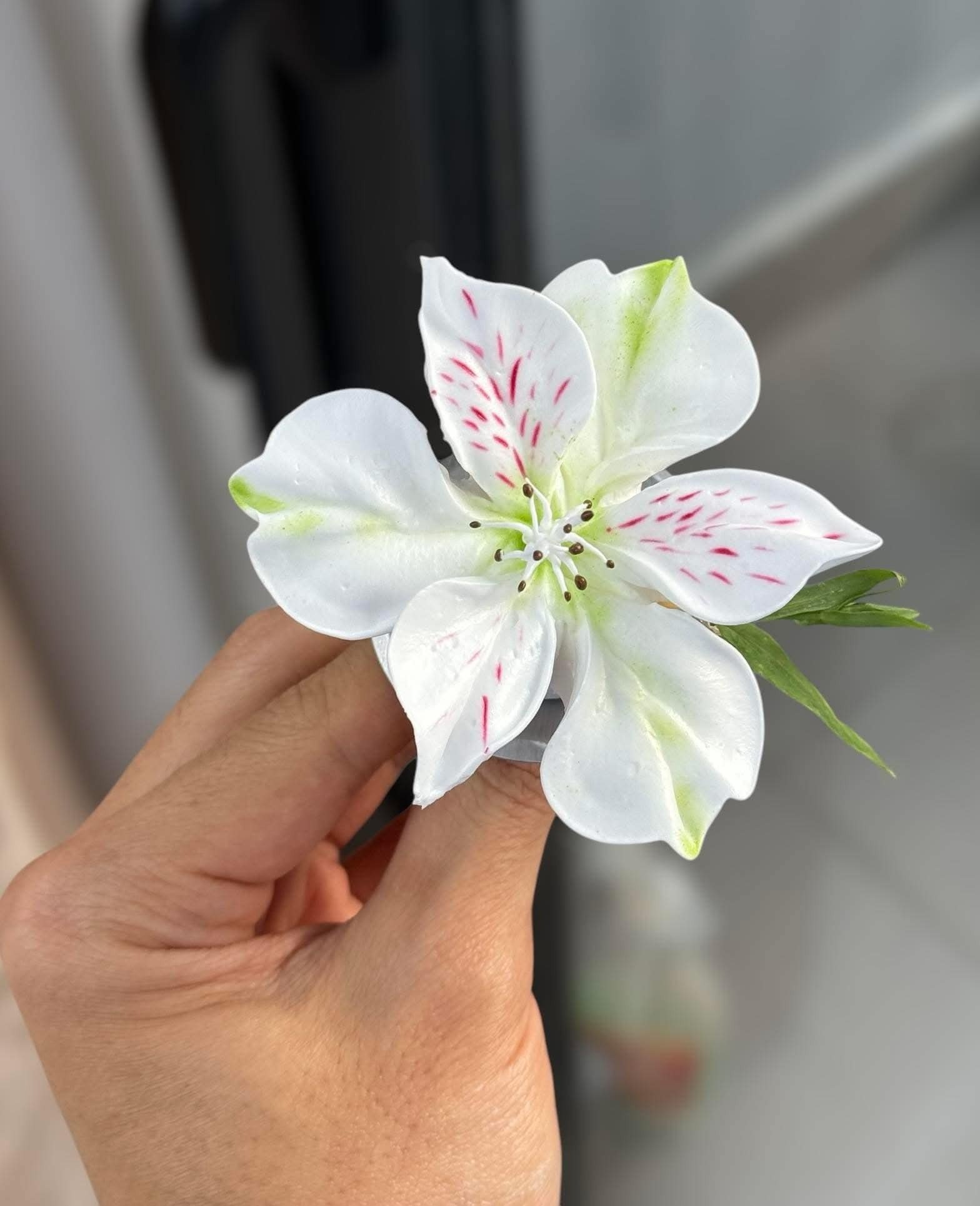 Chàng trai TP.HCM làm hoa bằng kem 'thật còn hơn cả hoa thật'- Ảnh 15. Chàng trai TP.HCM làm hoa bằng kem 'thật còn hơn cả hoa thật'- Ảnh 15.