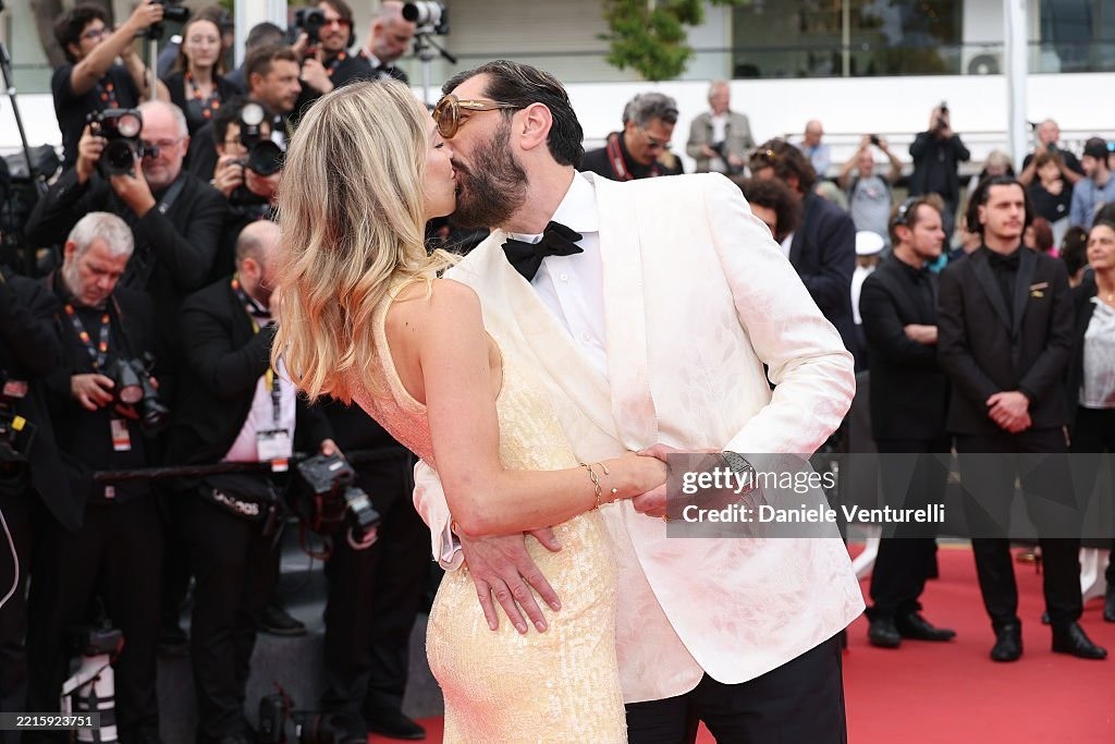 Nữ diễn viên '50 sắc thái' gầy trơ xương, mỹ nhân Pháp diện váy phản cảm tại Cannes- Ảnh 25. Nữ diễn viên '50 sắc thái' gầy trơ xương, mỹ nhân Pháp diện váy phản cảm tại Cannes- Ảnh 25.