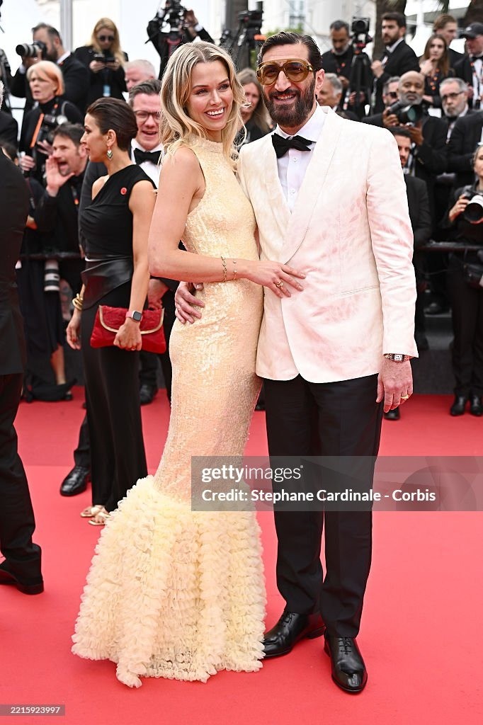 Nữ diễn viên '50 sắc thái' gầy trơ xương, mỹ nhân Pháp diện váy phản cảm tại Cannes- Ảnh 23. Nữ diễn viên '50 sắc thái' gầy trơ xương, mỹ nhân Pháp diện váy phản cảm tại Cannes- Ảnh 23.