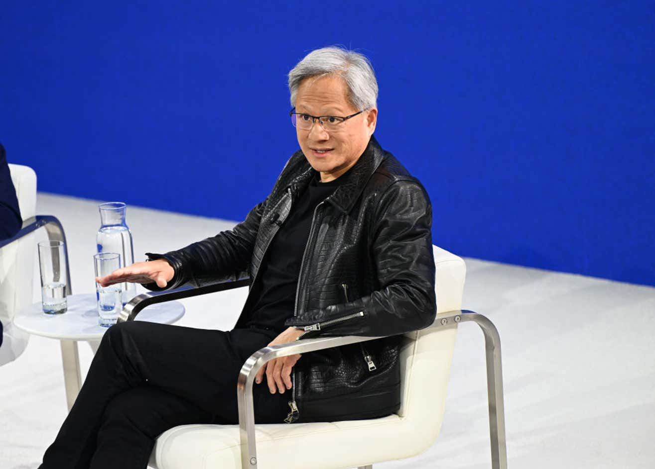 CEO NVIDIA: Lệnh cấm xuất khẩu là "nỗi đau tột cùng", chưa từng có công ty nào trong lịch sử thiệt hại nặng như vậy- Ảnh 1. CEO NVIDIA: Lệnh cấm xuất khẩu là "nỗi đau tột cùng", chưa từng có công ty nào trong lịch sử thiệt hại nặng như vậy- Ảnh 1.
