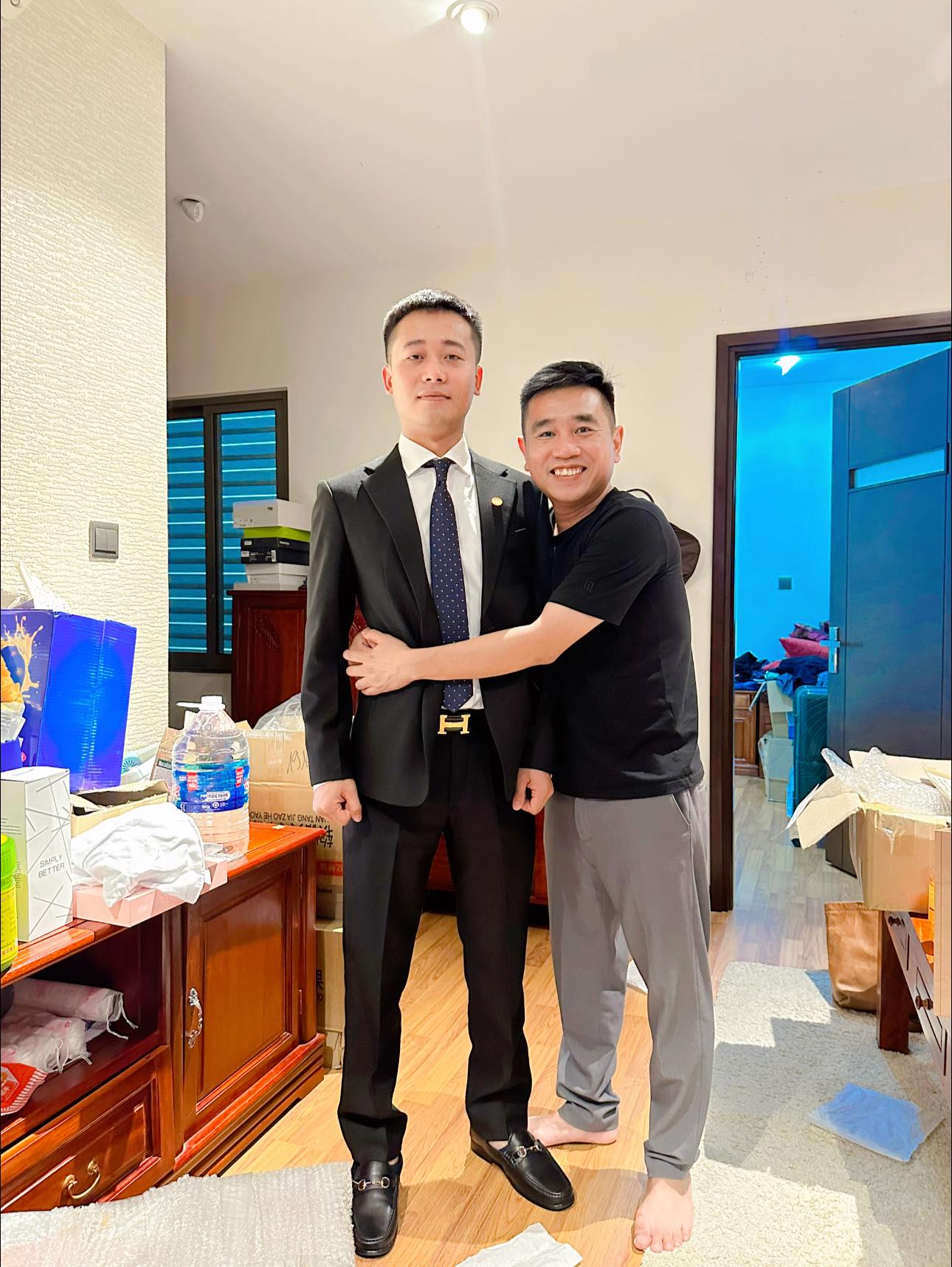 Người tham gia đóng quảng cáo, bán kẹo rau KERA chung team Quang Linh Vlogs, Thuỳ Tiên đang “ở ẩn”- Ảnh 2. Người tham gia đóng quảng cáo, bán kẹo rau KERA chung team Quang Linh Vlogs, Thuỳ Tiên đang “ở ẩn”- Ảnh 2.