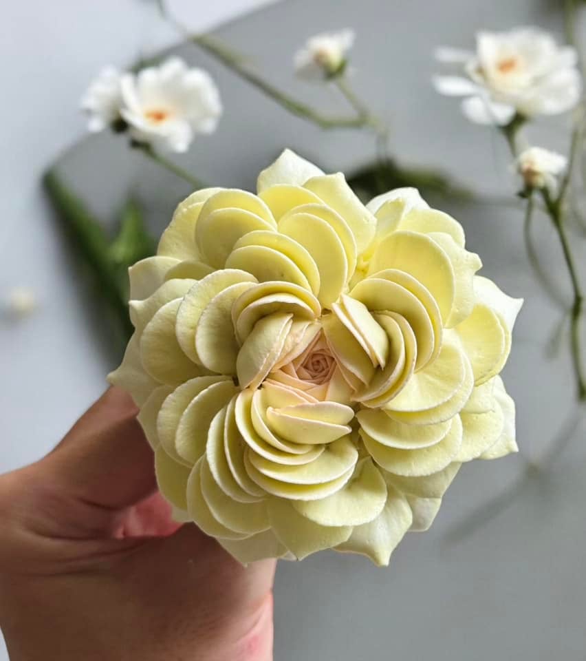 Chàng trai TP.HCM làm hoa bằng kem 'thật còn hơn cả hoa thật'- Ảnh 18. Chàng trai TP.HCM làm hoa bằng kem 'thật còn hơn cả hoa thật'- Ảnh 18.