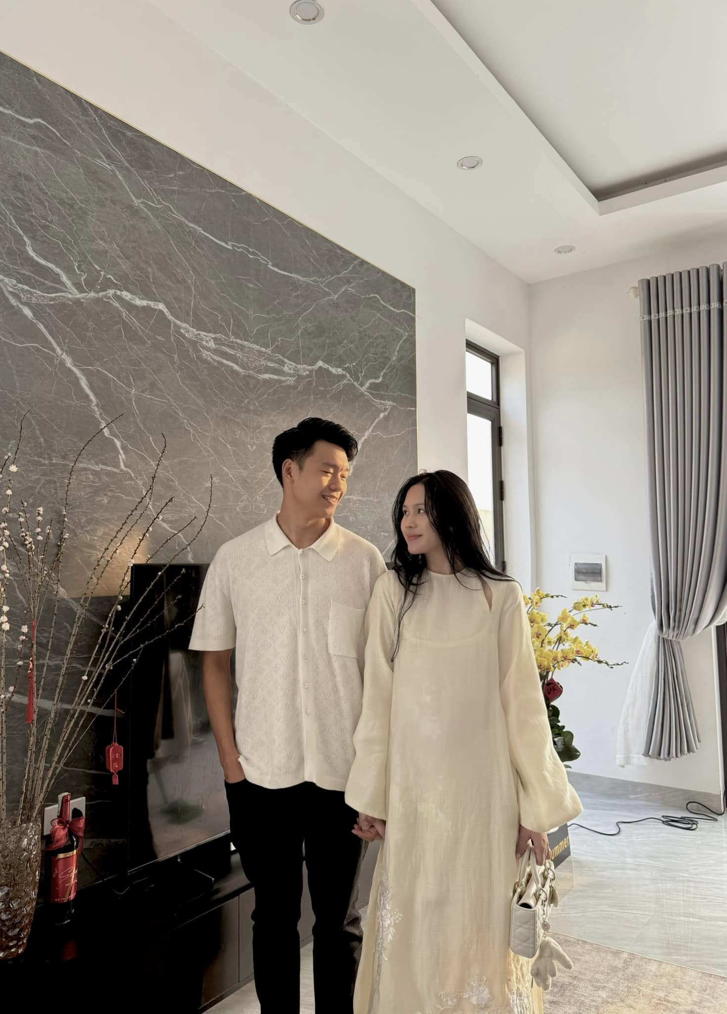 Tuyển thủ Việt Nam khoe biệt thự chục tỷ bề thế đang hoàn thiện, hoành tráng không kém nhà bạn thân - Văn Hậu-Hải My!- Ảnh 4. Tuyển thủ Việt Nam khoe biệt thự chục tỷ bề thế đang hoàn thiện, hoành tráng không kém nhà bạn thân - Văn Hậu-Hải My!- Ảnh 4.