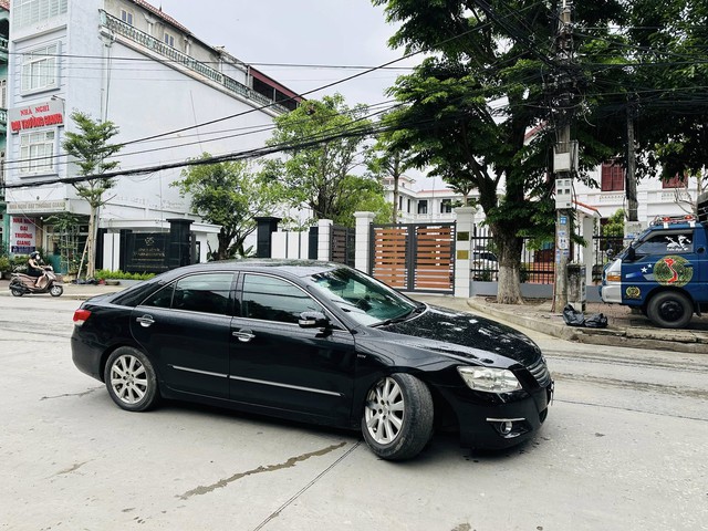 Xe Camry bất ngờ 'rụng' bánh giữa đường, dân mạng: Tài xế cũng có trách nhiệm, đừng chỉ trách thợ xe- Ảnh 2. Xe Camry bất ngờ 'rụng' bánh giữa đường, dân mạng: Tài xế cũng có trách nhiệm, đừng chỉ trách thợ xe- Ảnh 2.