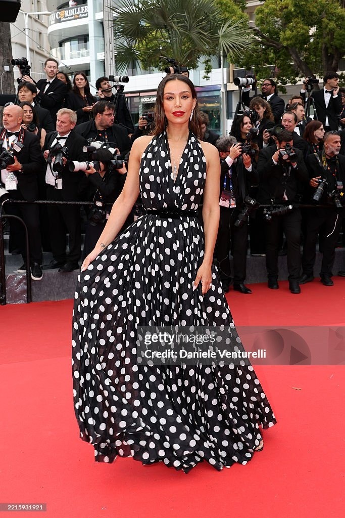 Nữ diễn viên '50 sắc thái' gầy trơ xương, mỹ nhân Pháp diện váy phản cảm tại Cannes- Ảnh 18. Nữ diễn viên '50 sắc thái' gầy trơ xương, mỹ nhân Pháp diện váy phản cảm tại Cannes- Ảnh 18.