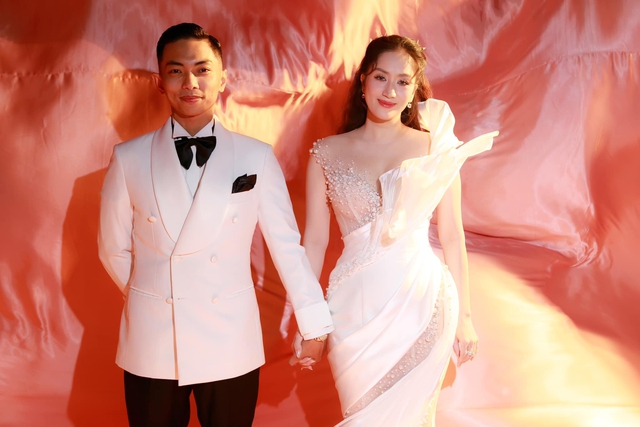 Toàn cảnh drama “địa ngục hôn nhân” của Khánh Thi – Phan Hiển: Một dòng trạng thái giận hờn, mẹ chồng ra tay dàn xếp "mắng" con trai- Ảnh 2.