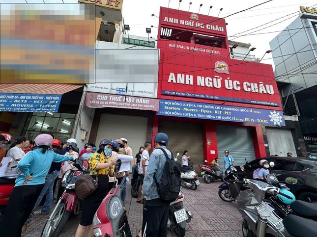 Vụ trung tâm tiếng Anh đột ngột đóng cửa: Chuyển hồ sơ qua công an- Ảnh 1. Vụ trung tâm tiếng Anh đột ngột đóng cửa: Chuyển hồ sơ qua công an- Ảnh 1.