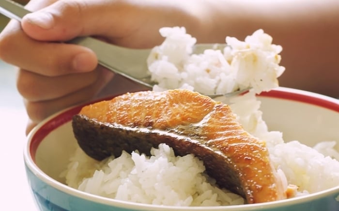 Vì sao ăn cá lại tốt hơn thịt?- Ảnh 1. Vì sao ăn cá lại tốt hơn thịt?- Ảnh 1.