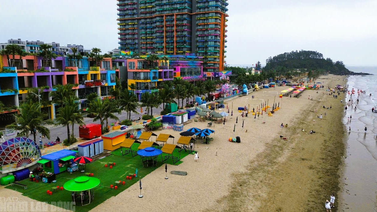 Cảnh khó tin ở bãi biển nổi tiếng ở Thanh Hóa- Ảnh 1. Cảnh khó tin ở bãi biển nổi tiếng ở Thanh Hóa- Ảnh 1.