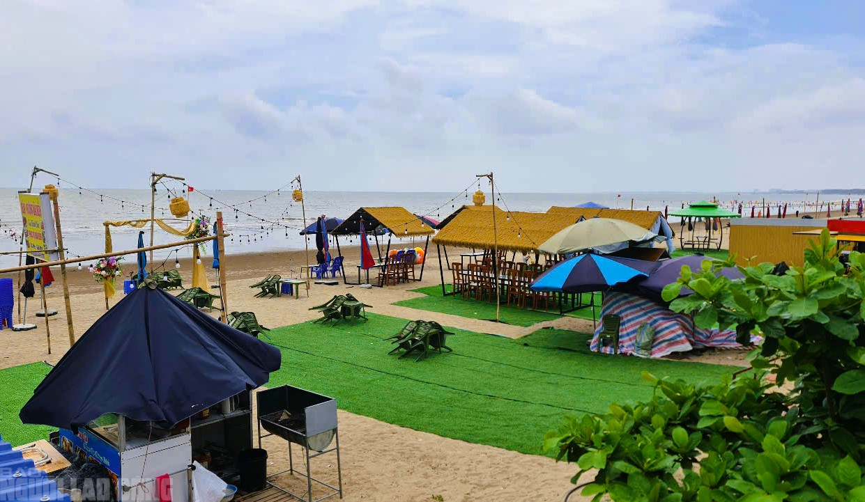 Cảnh khó tin ở bãi biển nổi tiếng ở Thanh Hóa- Ảnh 3. Cảnh khó tin ở bãi biển nổi tiếng ở Thanh Hóa- Ảnh 3.