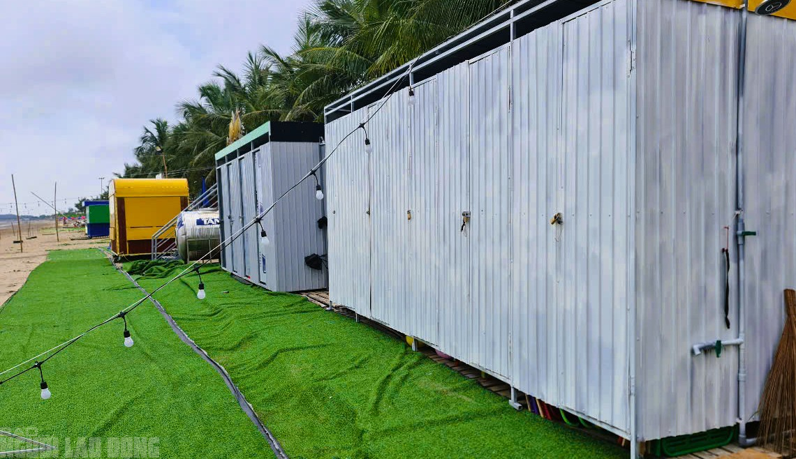 Cảnh khó tin ở bãi biển nổi tiếng ở Thanh Hóa- Ảnh 6. Cảnh khó tin ở bãi biển nổi tiếng ở Thanh Hóa- Ảnh 6.