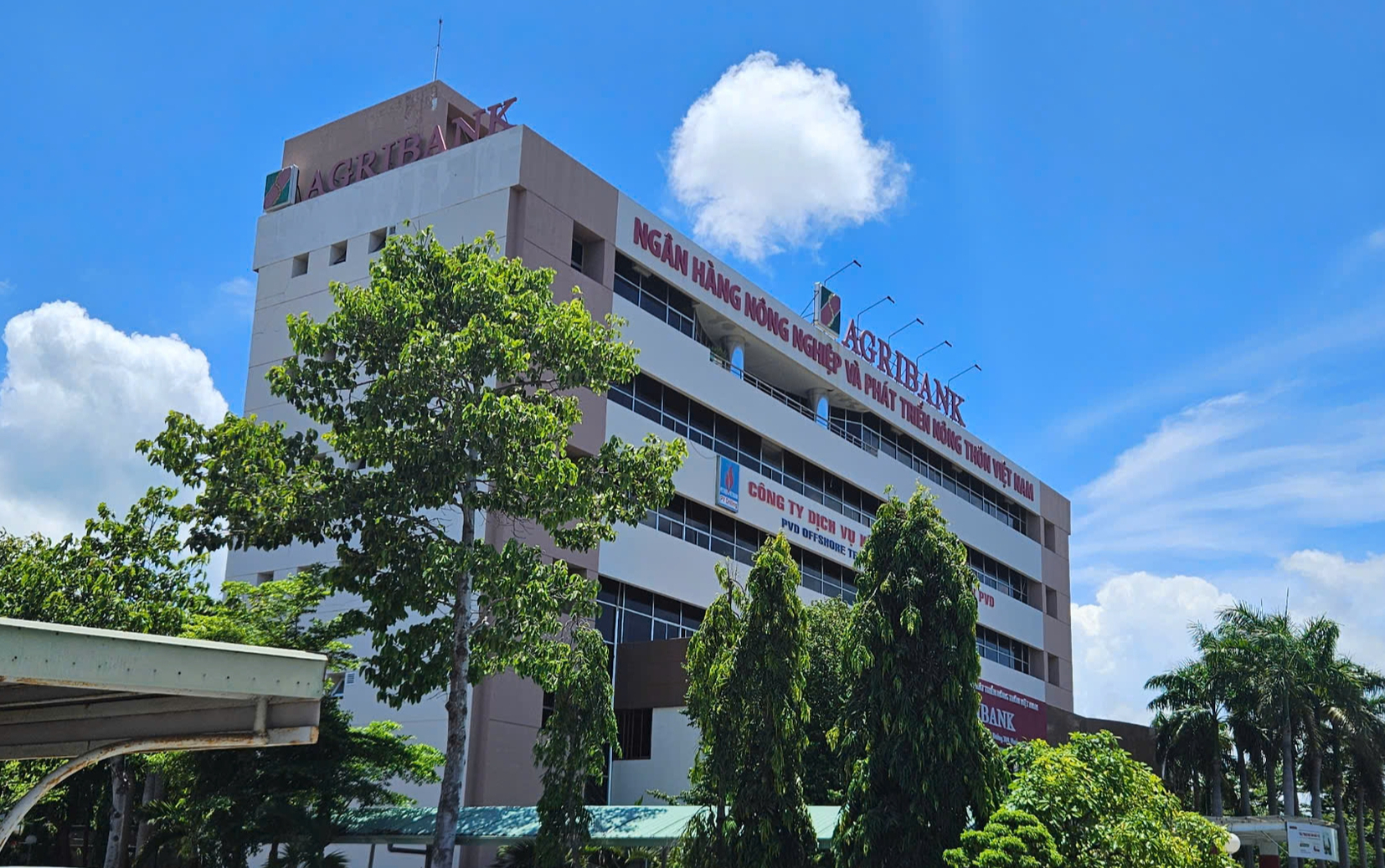 Nhanh trí ngăn cụ ông 71 tuổi chuyển 6,7 tỉ đồng cho nhóm lừa đảo- Ảnh 1. Nhanh trí ngăn cụ ông 71 tuổi chuyển 6,7 tỉ đồng cho nhóm lừa đảo- Ảnh 1.