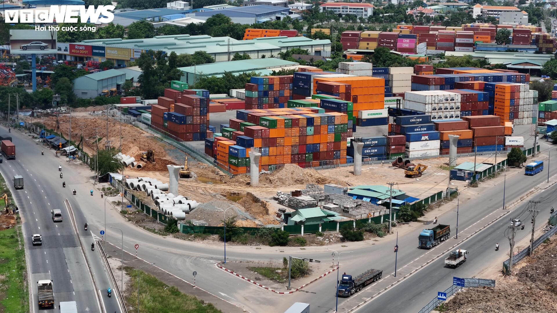 Toàn cảnh nút giao đồ sộ nhất Vành đai 3 TP.HCM vào giai đoạn nước rút- Ảnh 6. Toàn cảnh nút giao đồ sộ nhất Vành đai 3 TP.HCM vào giai đoạn nước rút- Ảnh 6.