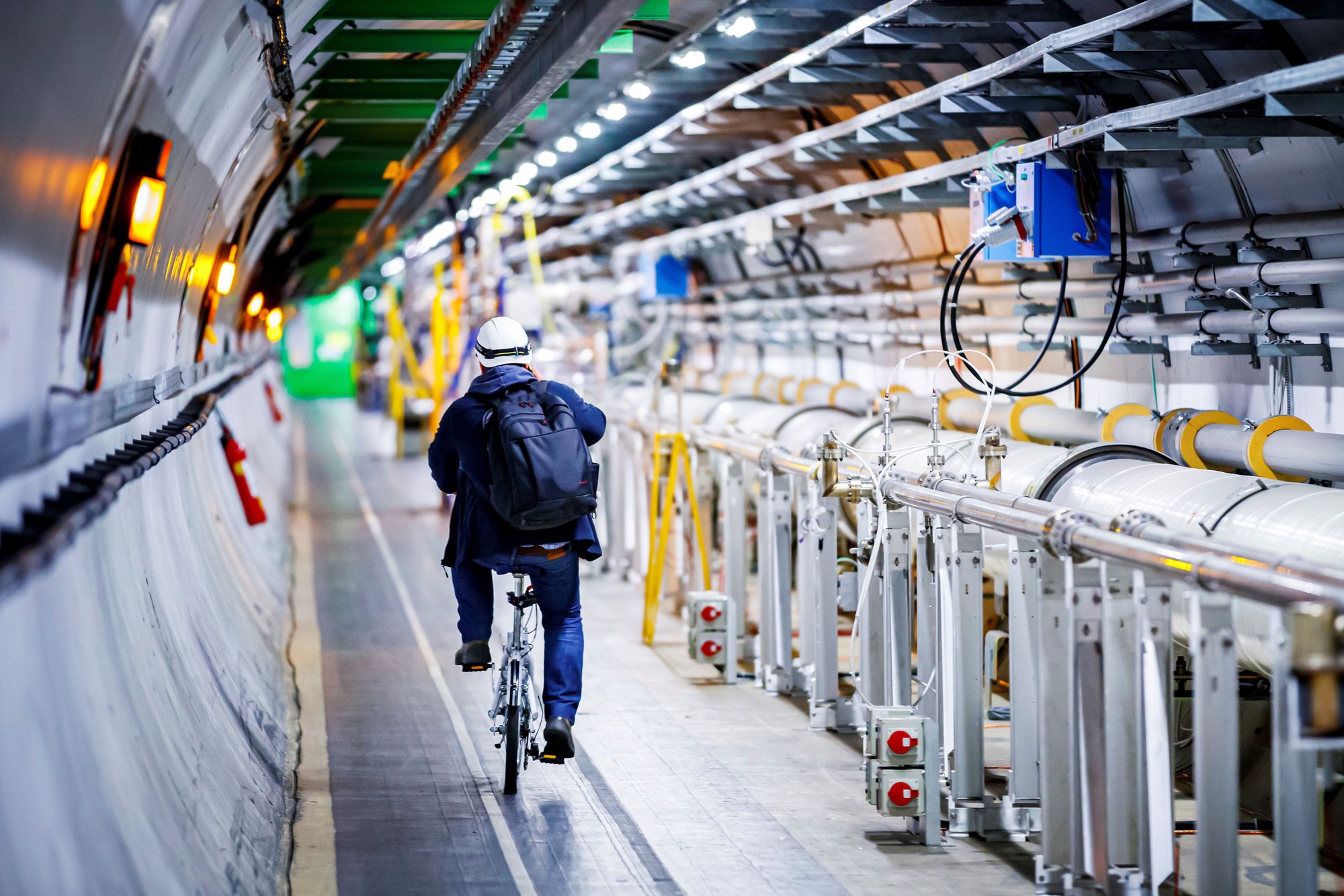 'Giả kim thuật' là điều hoàn toàn có thực: Các nhà vật lý tại CERN đã có thể biến chì thành vàng- Ảnh 6. 'Giả kim thuật' là điều hoàn toàn có thực: Các nhà vật lý tại CERN đã có thể biến chì thành vàng- Ảnh 6.