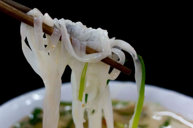 Khách Tây thốt lên 1 câu khi đến Việt Nam: Giờ chúng tôi đã hiểu tại sao ở đây người ta ăn nhiều bữa thế!- Ảnh 6.