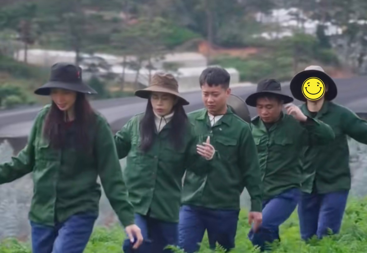 Người tham gia đóng quảng cáo, bán kẹo rau KERA chung team Quang Linh Vlogs, Thuỳ Tiên đang “ở ẩn”- Ảnh 1. Người tham gia đóng quảng cáo, bán kẹo rau KERA chung team Quang Linh Vlogs, Thuỳ Tiên đang “ở ẩn”- Ảnh 1.