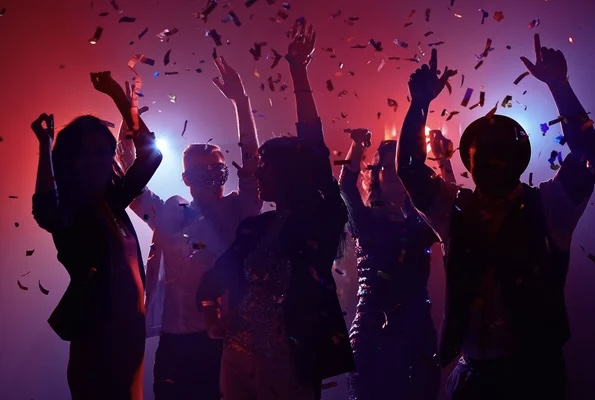 Sau nhiều lần ‘thấm đòn’, tôi khuyên thật: ĐỪNG đi ăn uống quá đông người, tiệc tan tình người cũng nhạt, BIẾT ĐỦ mới là kẻ trí!- Ảnh 1.