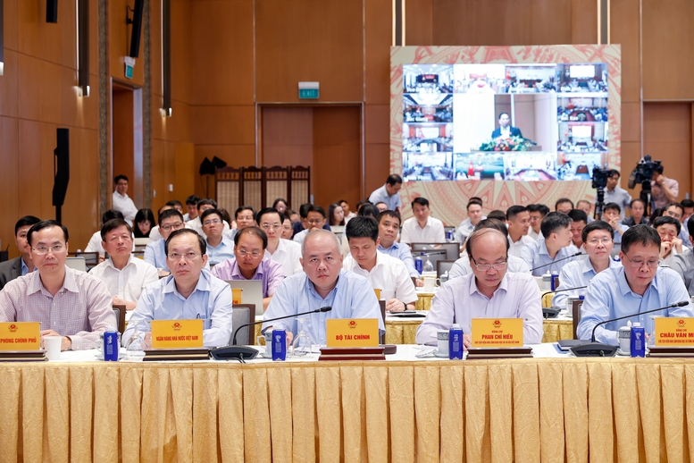 Thủ tướng: Quyết tâm giải ngân 100% vốn đầu tư công năm 2025- Ảnh 4. Thủ tướng: Quyết tâm giải ngân 100% vốn đầu tư công năm 2025- Ảnh 4.