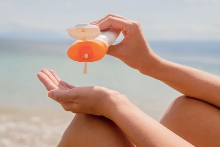 Kem chống nắng chỉ số SPF 2,4 nhưng nhãn ghi 50: Bộ Y tế chỉ đạo khẩn- Ảnh 1. Kem chống nắng chỉ số SPF 2,4 nhưng nhãn ghi 50: Bộ Y tế chỉ đạo khẩn- Ảnh 1.