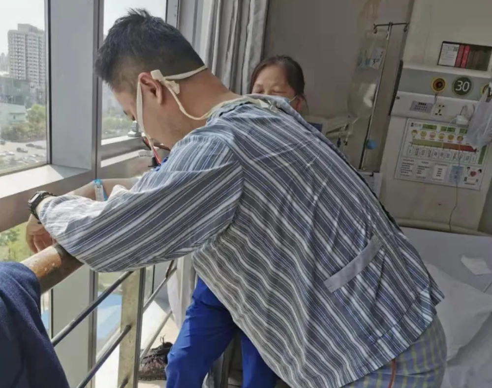 Mắc ung thư dạ dày giai đoạn cuối, tôi đau đớn nhận ra: 3 thực phẩm để lâu trong tủ lạnh là "đồng phạm" gây ung thư- Ảnh 1. Mắc ung thư dạ dày giai đoạn cuối, tôi đau đớn nhận ra: 3 thực phẩm để lâu trong tủ lạnh là "đồng phạm" gây ung thư- Ảnh 1.