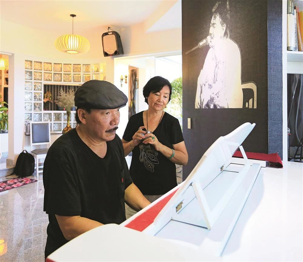 Nam nghệ sĩ sống ở biệt thự ven biển, gia đình toàn người nổi tiếng, U80 vẫn đang “tuổi yêu”- Ảnh 4. Nam nghệ sĩ sống ở biệt thự ven biển, gia đình toàn người nổi tiếng, U80 vẫn đang “tuổi yêu”- Ảnh 4.