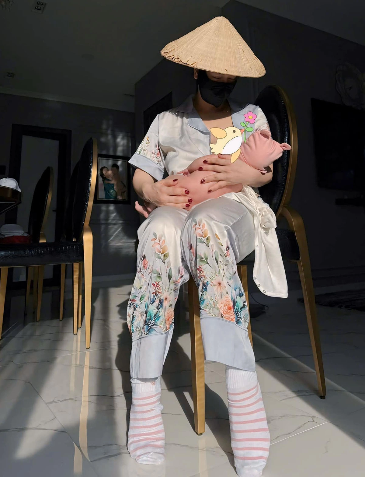 Cuộc sống của nữ nghệ sĩ sống trong biệt thự 500m2 tại quận Bình Tân, 40 tuổi sinh con, không lấy chồng- Ảnh 3. Cuộc sống của nữ nghệ sĩ sống trong biệt thự 500m2 tại quận Bình Tân, 40 tuổi sinh con, không lấy chồng- Ảnh 3.