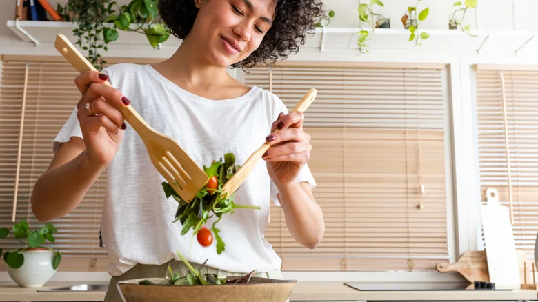 Việt Nam có loại rau rẻ tiền, dễ mua nhưng lại rất giàu sắt và giúp giải nhiệt, bổ máu, đẹp da trong những ngày oi bức- Ảnh 1. Việt Nam có loại rau rẻ tiền, dễ mua nhưng lại rất giàu sắt và giúp giải nhiệt, bổ máu, đẹp da trong những ngày oi bức- Ảnh 1.