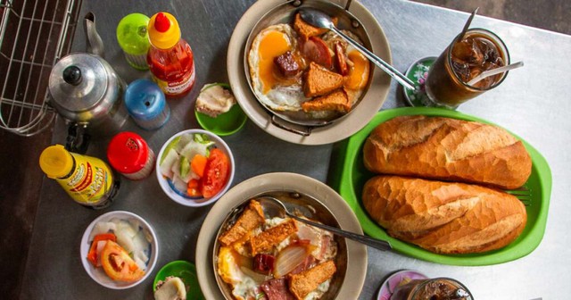 Khách Tây thốt lên 1 câu khi đến Việt Nam: Giờ chúng tôi đã hiểu tại sao ở đây người ta ăn nhiều bữa thế!- Ảnh 3.