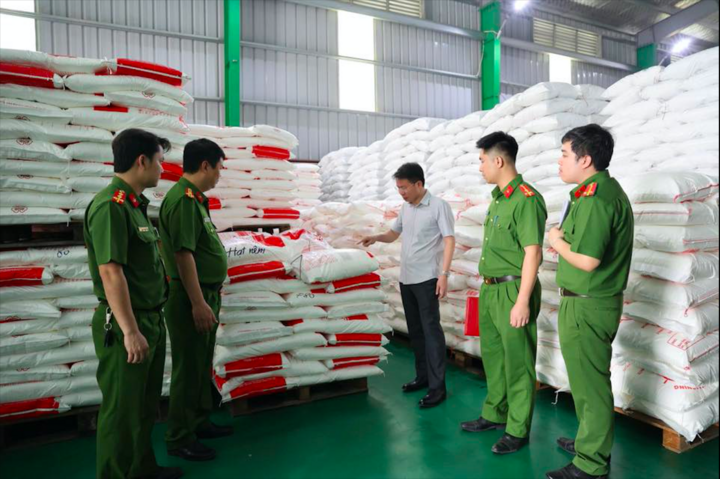 Mì chính không rõ nguồn gốc tràn ngập, sức khỏe người dân bị ảnh hưởng- Ảnh 1. Mì chính không rõ nguồn gốc tràn ngập, sức khỏe người dân bị ảnh hưởng- Ảnh 1.