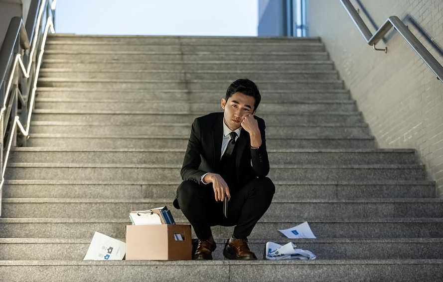 Cống hiến 10 năm đột ngột bị sa thải, ngày rời đi, sếp đưa cho tôi một phong bì: Bên trong không phải tiền mà là thứ còn bất ngờ hơn- Ảnh 1. Cống hiến 10 năm đột ngột bị sa thải, ngày rời đi, sếp đưa cho tôi một phong bì: Bên trong không phải tiền mà là thứ còn bất ngờ hơn- Ảnh 1.