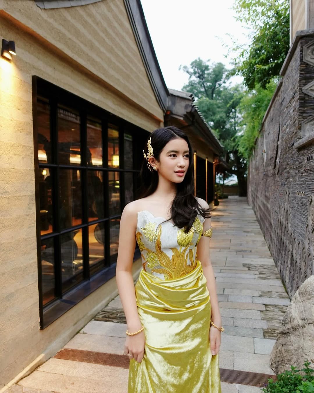 Công chúa Campuchia gây sốt với phong cách đẹp chuẩn hoàng gia: Váy công chúa phiên bản đời thực là đây!- Ảnh 8. Công chúa Campuchia gây sốt với phong cách đẹp chuẩn hoàng gia: Váy công chúa phiên bản đời thực là đây!- Ảnh 8.