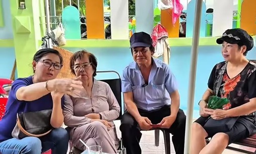 Cuộc đời nam nghệ sĩ Việt không nhà cửa, phải đi trông xe 16 tiếng một ngày, lương tháng 5 triệu- Ảnh 1. Cuộc đời nam nghệ sĩ Việt không nhà cửa, phải đi trông xe 16 tiếng một ngày, lương tháng 5 triệu- Ảnh 1.