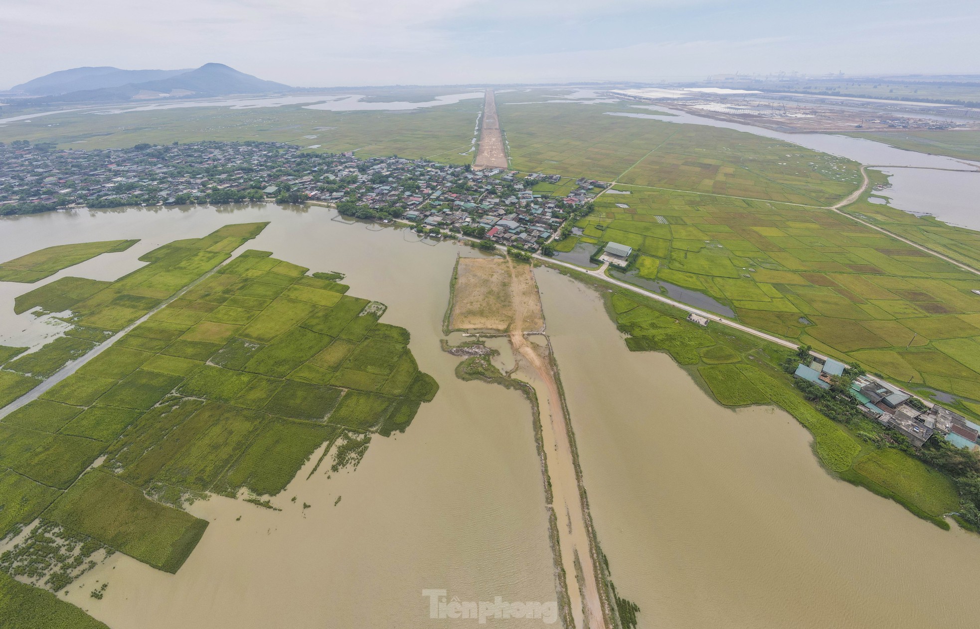 Lý do dự án đường nghìn tỷ ở Hà Tĩnh thi công 'nhảy cóc'- Ảnh 3. Lý do dự án đường nghìn tỷ ở Hà Tĩnh thi công 'nhảy cóc'- Ảnh 3.