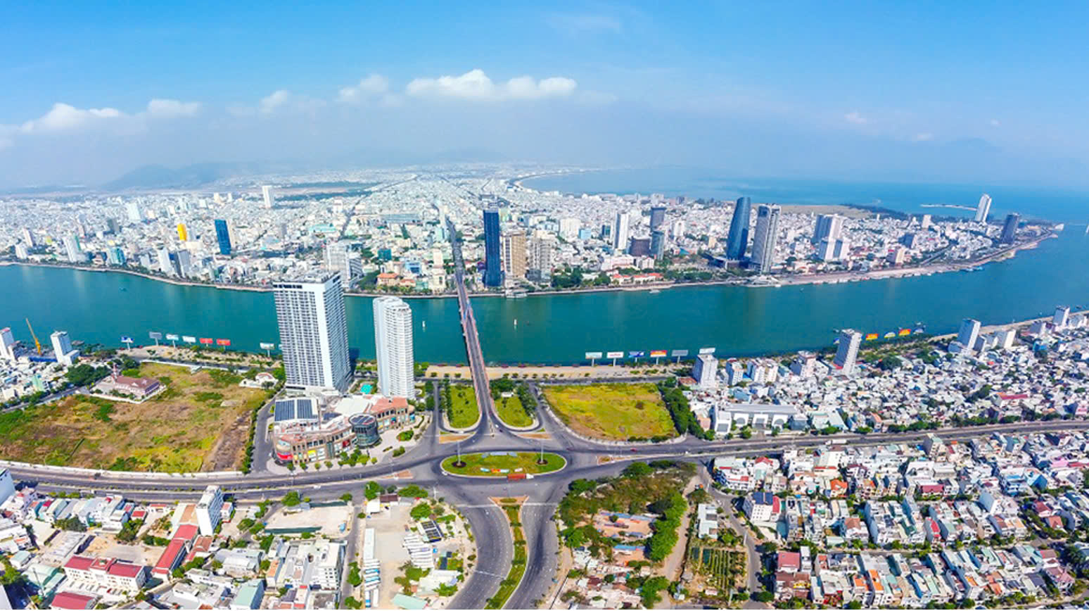 Viettel, FPT, VNPT, CMC… ‘làm tổ’ xây trung tâm dữ liệu, Bí thư Đà Nẵng khẳng định đã sẵn sàng hạ tầng cho trung tâm tài chính quốc tế- Ảnh 2. Viettel, FPT, VNPT, CMC… ‘làm tổ’ xây trung tâm dữ liệu, Bí thư Đà Nẵng khẳng định đã sẵn sàng hạ tầng cho trung tâm tài chính quốc tế- Ảnh 2.