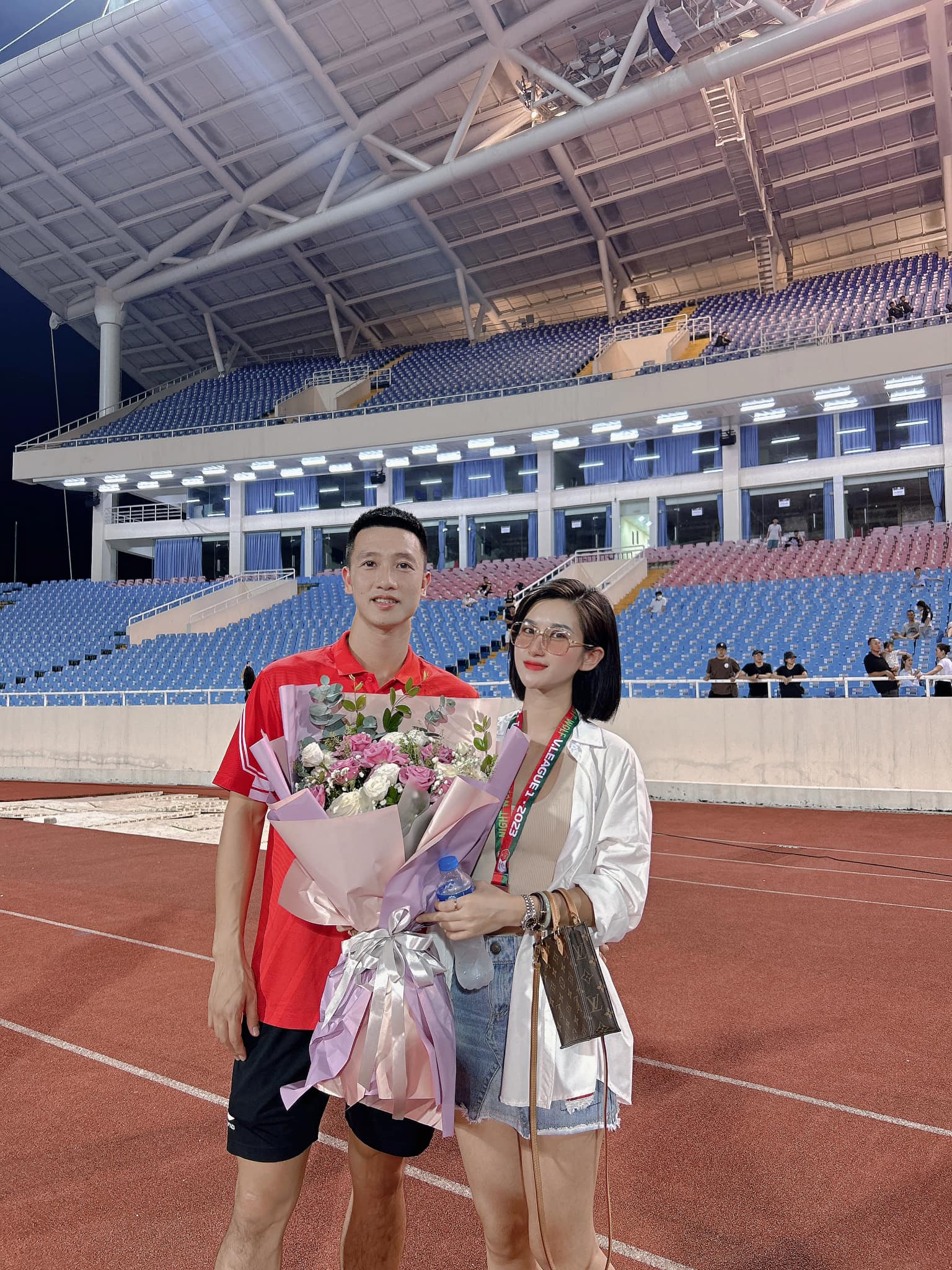 Nữ diễn viên Vbiz được cầu thủ nổi tiếng tặng xế hộp tiền tỷ, hoá ra Quang Hải chưa phải “trùm cuối”- Ảnh 3. Nữ diễn viên Vbiz được cầu thủ nổi tiếng tặng xế hộp tiền tỷ, hoá ra Quang Hải chưa phải “trùm cuối”- Ảnh 3.